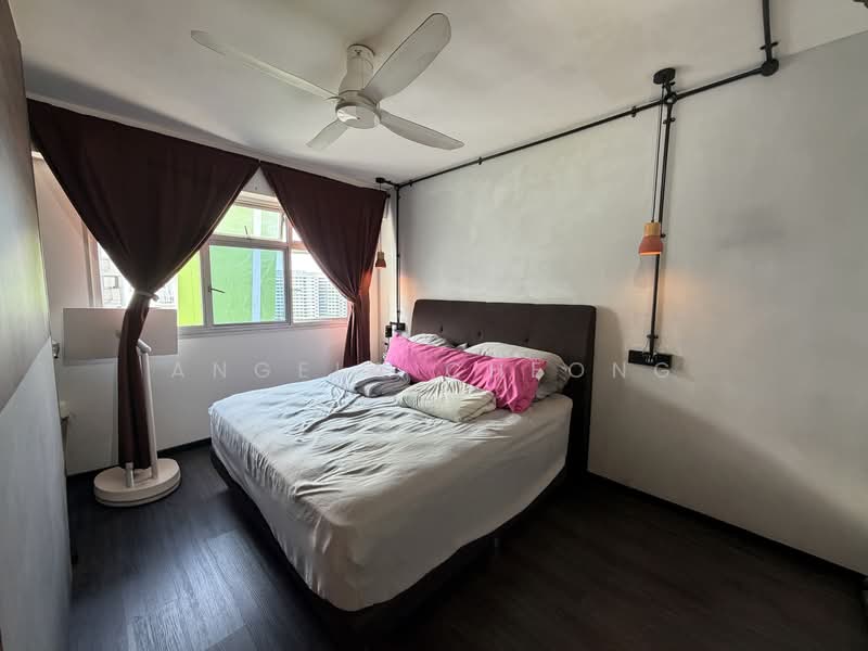 522C Tampines Central 7 HDB Flat For Sale at S$ 825,000 | PropertyGuru Singapore - Master Bedroom
