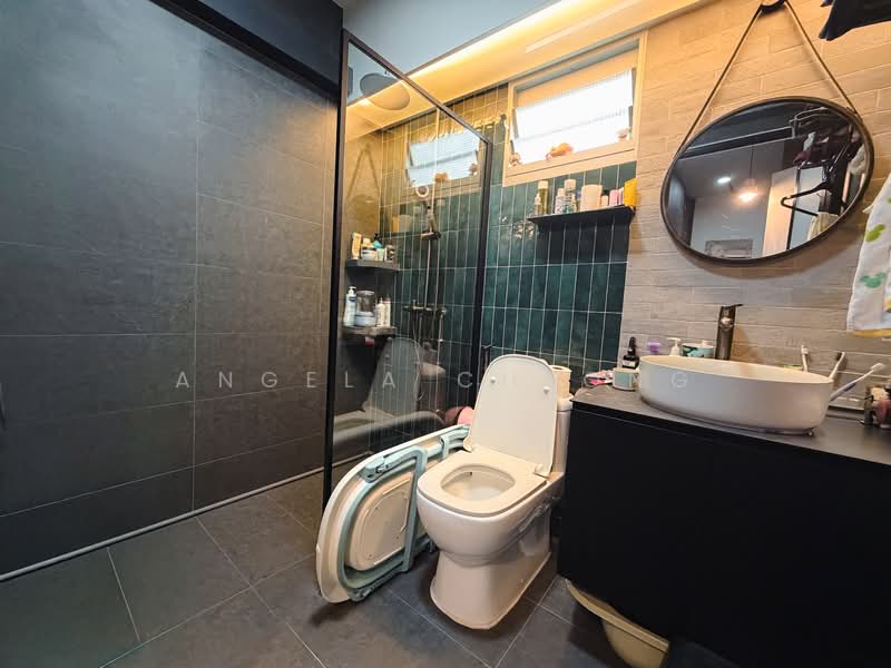 522C Tampines Central 7 HDB Flat For Sale at S$ 825,000 | PropertyGuru Singapore - Bathroom