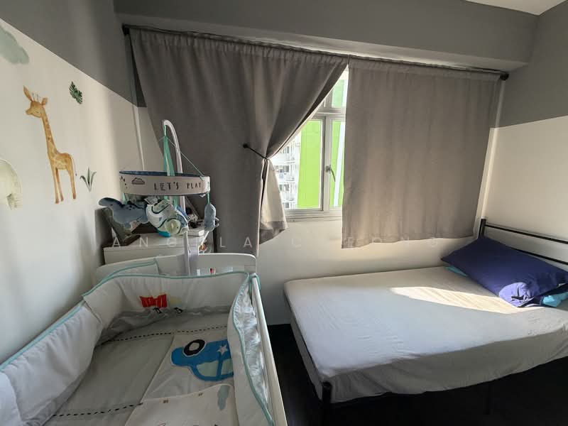 522C Tampines Central 7 HDB Flat For Sale at S$ 825,000 | PropertyGuru Singapore - Bedroom