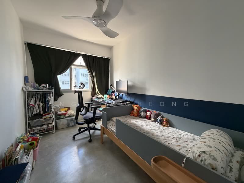 522C Tampines Central 7 HDB Flat For Sale at S$ 825,000 | PropertyGuru Singapore - Bedroom