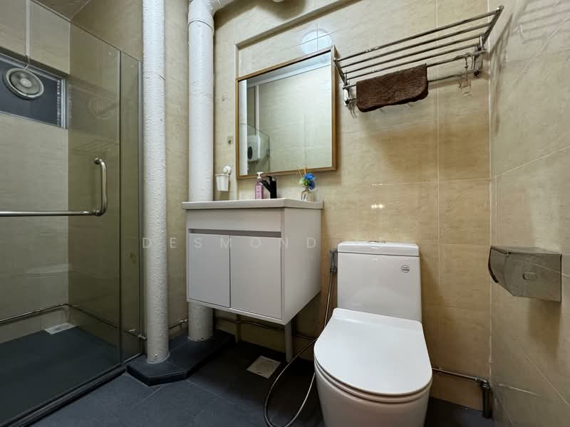 133 Geylang East Avenue 1, 133 Geylang East Avenue 1, 4 Bedrooms, 1,572 sqft, HDB Flat For Rent, by Desmond Lee, 500091246 - Master bathroom - PropertyGuru.com.sg