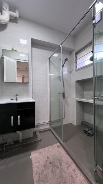 759 Pasir Ris Street 71, 759 Pasir Ris Street 71, 3 Bedrooms, 1,130 sqft, HDB Flat For Rent, by Zaid Bin Haroon, 500091248 - Bathroom - PropertyGuru.com.sg
