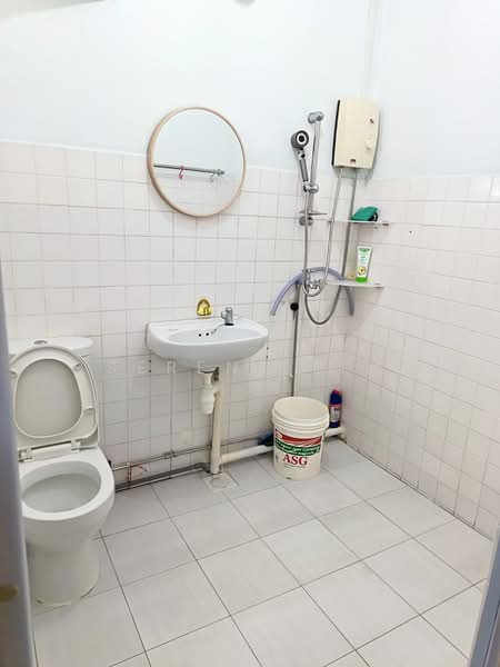 258 Bukit Batok East Avenue 4, 258 Bukit Batok East Avenue 4, Room Rental, 180 sqft, HDB Flat For Rent, by Serene Lim, 500091251 - Bathroom - PropertyGuru.com.sg