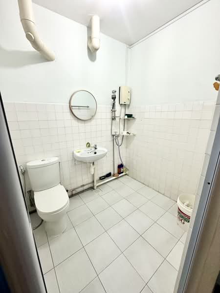 258 Bukit Batok East Avenue 4, 258 Bukit Batok East Avenue 4, Room Rental, 180 sqft, HDB Flat For Rent, by Serene Lim, 500091251 - Bathroom - PropertyGuru.com.sg