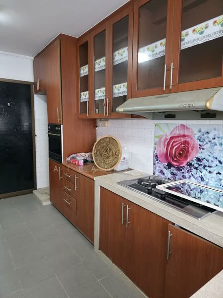 205 Petir Road HDB Flat For Sale at S$ 460,000 | PropertyGuru Singapore - Kitchen