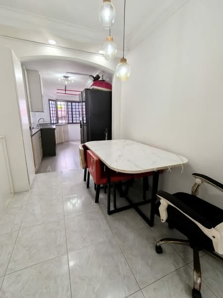 252 Yishun Ring Road HDB Flat For Sale at S$ 499,000 | PropertyGuru Singapore - Kitchen