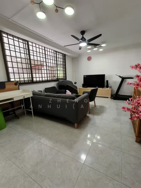 252 Yishun Ring Road HDB Flat For Sale at S$ 499,000 | PropertyGuru Singapore - Living Room
