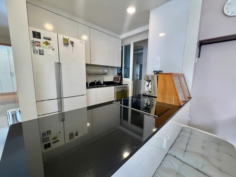 Waterview Condominium For Sale at S$ 2,080,000 | PropertyGuru Singapore - Kitchen