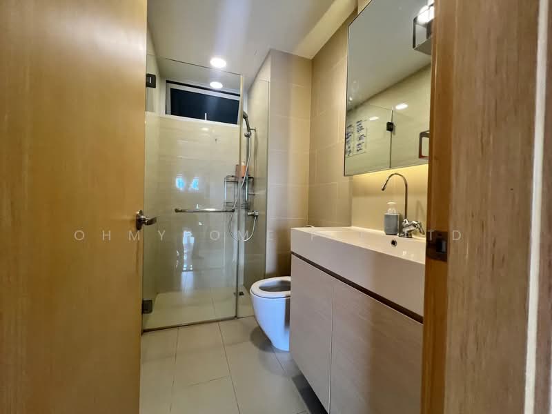 Waterview Condominium For Sale at S$ 2,080,000 | PropertyGuru Singapore - Bathroom