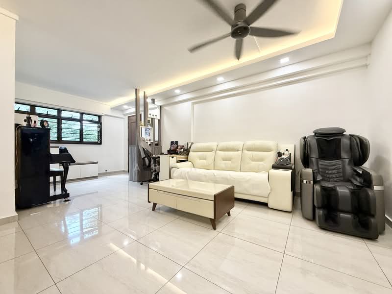 315 Hougang Avenue 5 HDB Flat For Sale at S$ 550,000 | PropertyGuru Singapore - Living Room
