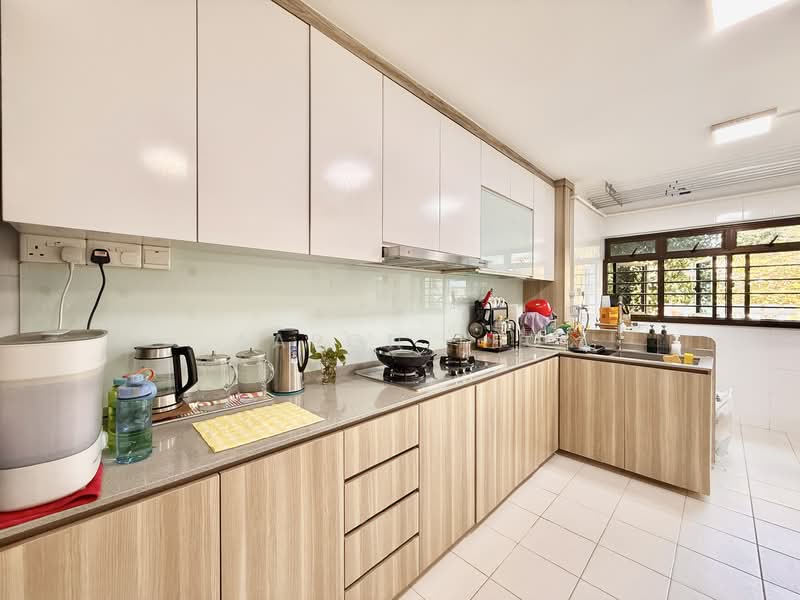 315 Hougang Avenue 5 HDB Flat For Sale at S$ 550,000 | PropertyGuru Singapore - Kitchen