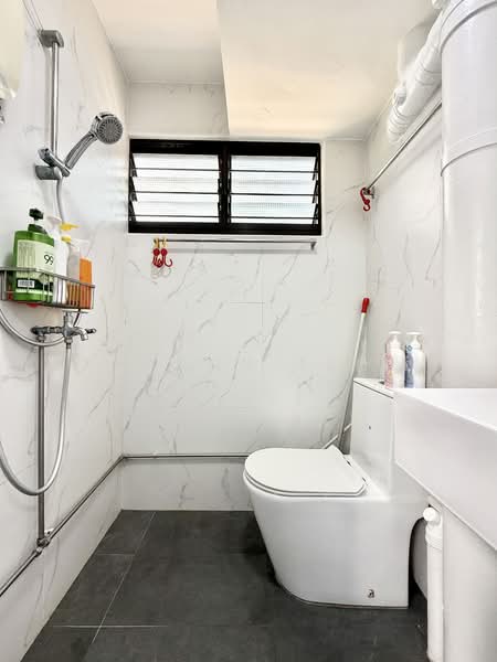 315 Hougang Avenue 5 HDB Flat For Sale at S$ 550,000 | PropertyGuru Singapore - Bathroom