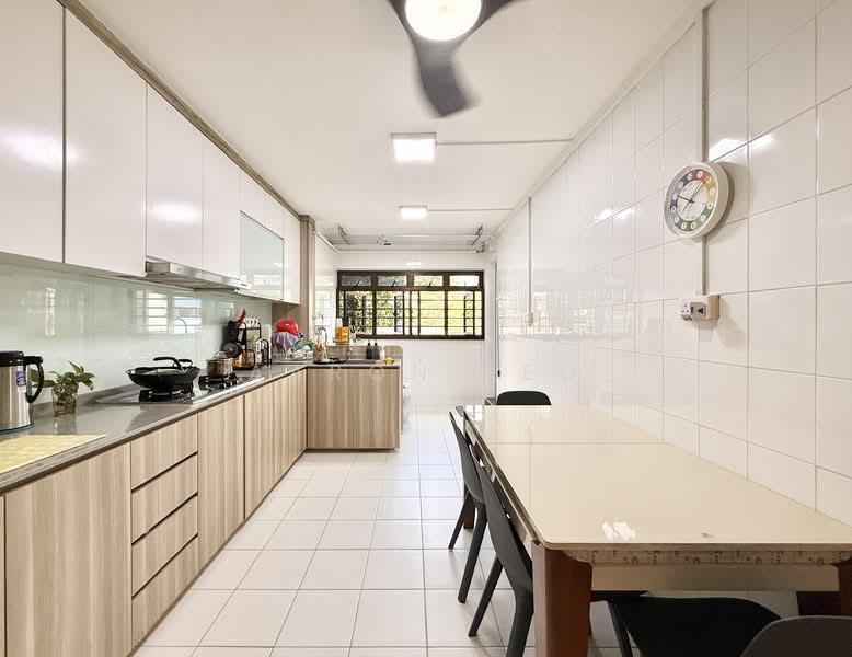 315 Hougang Avenue 5 HDB Flat For Sale at S$ 550,000 | PropertyGuru Singapore - Kitchen