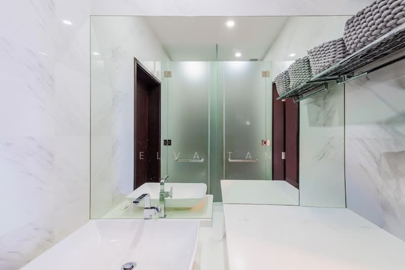 The Hillier Condominium For Sale at S$ 1,450,000 | PropertyGuru Singapore - Bathroom