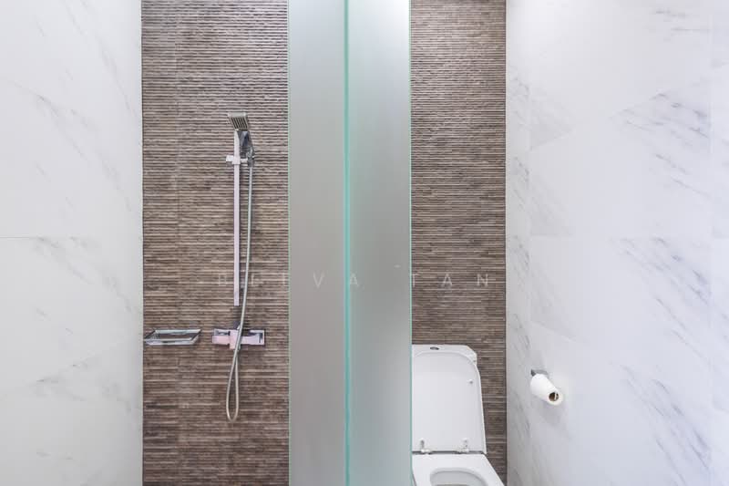 The Hillier Condominium For Sale at S$ 1,450,000 | PropertyGuru Singapore - Bathroom