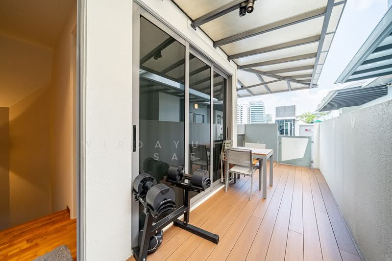 Stellar RV Condominium For Sale at S$ 1,790,000 | PropertyGuru Singapore - Balcony