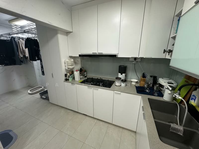 267 Toh Guan Road HDB Flat For Sale at S$ 850,000 | PropertyGuru Singapore - Kitchen
