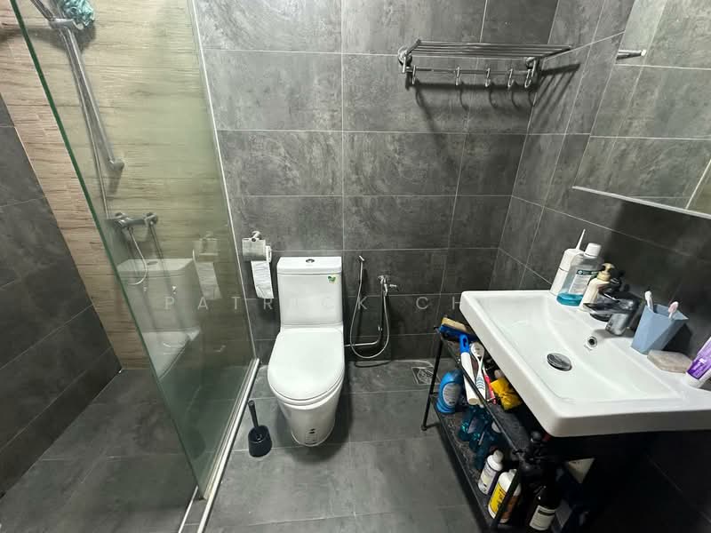 267 Toh Guan Road HDB Flat For Sale at S$ 850,000 | PropertyGuru Singapore - Bathroom