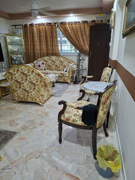 276 Tampines Street 22, 276 Tampines Street 22, Room Rental, 100 sqft, HDB Flat For Rent, by Ina Sultan, 500091355 - Living Room - PropertyGuru.com.sg