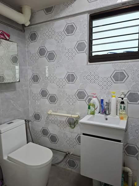 276 Tampines Street 22, 276 Tampines Street 22, Room Rental, 100 sqft, HDB Flat For Rent, by Ina Sultan, 500091355 - Bathroom - PropertyGuru.com.sg