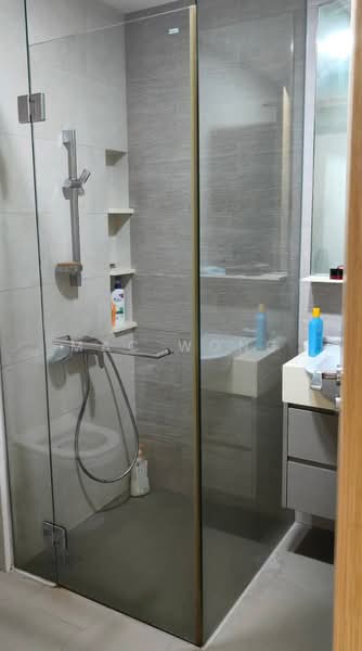 The Glades Condominium For Sale at S$ 1,250,000 | PropertyGuru Singapore - Bathroom