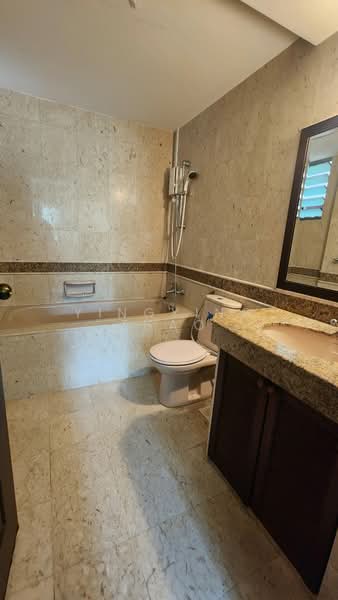Stratford Court Condominium For Sale at S$ 1,450,000 | PropertyGuru Singapore - Bathroom