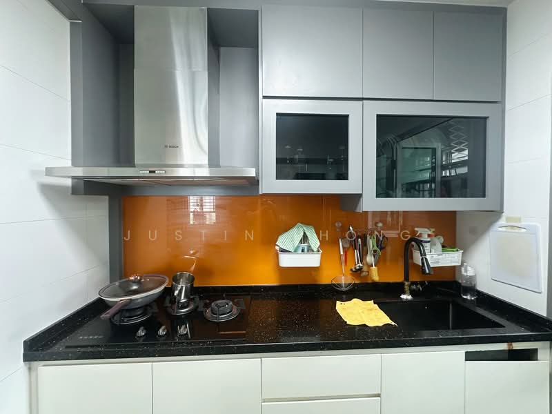 815B Choa Chu Kang Avenue 7 HDB Flat For Sale at S$ 688,000 | PropertyGuru Singapore - Kitchen
