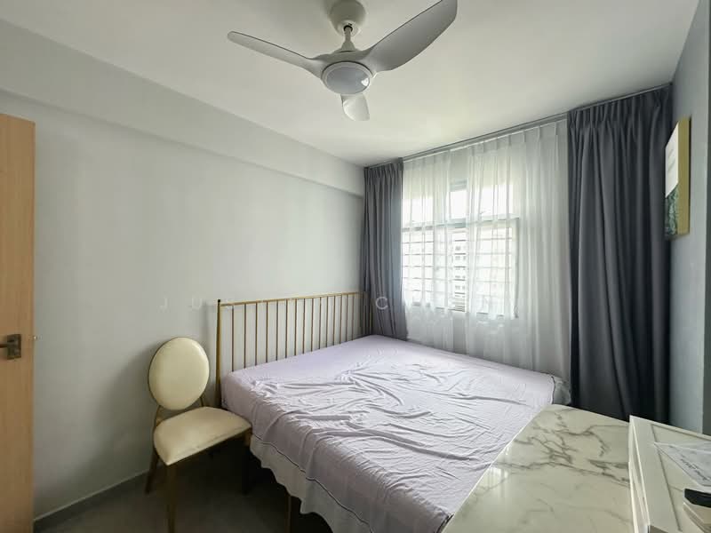 815B Choa Chu Kang Avenue 7 HDB Flat For Sale at S$ 688,000 | PropertyGuru Singapore - Bedroom