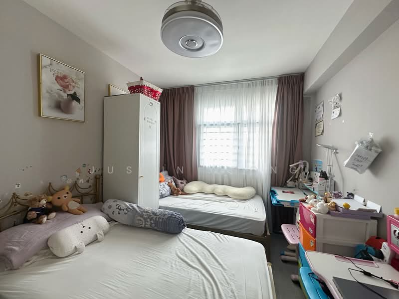 815B Choa Chu Kang Avenue 7 HDB Flat For Sale at S$ 688,000 | PropertyGuru Singapore - Bedroom