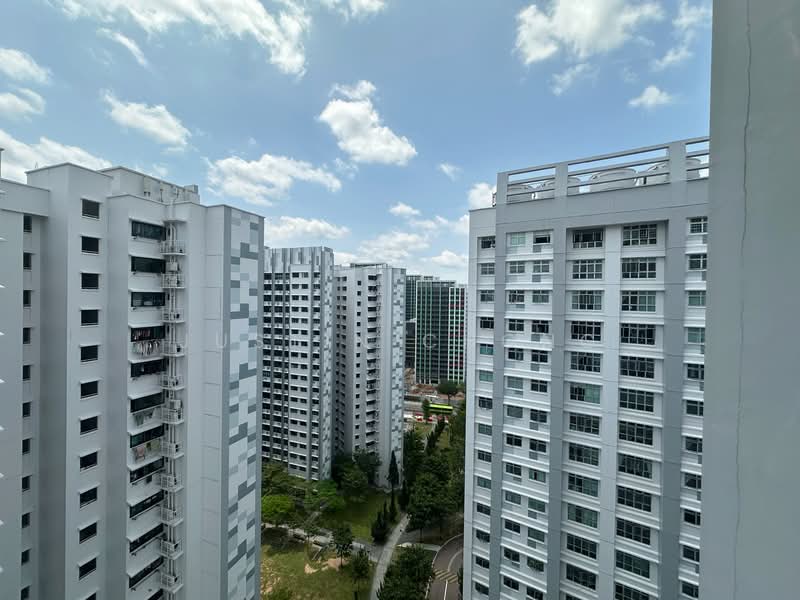 815B Choa Chu Kang Avenue 7 HDB Flat For Sale at S$ 688,000 | PropertyGuru Singapore - Exterior
