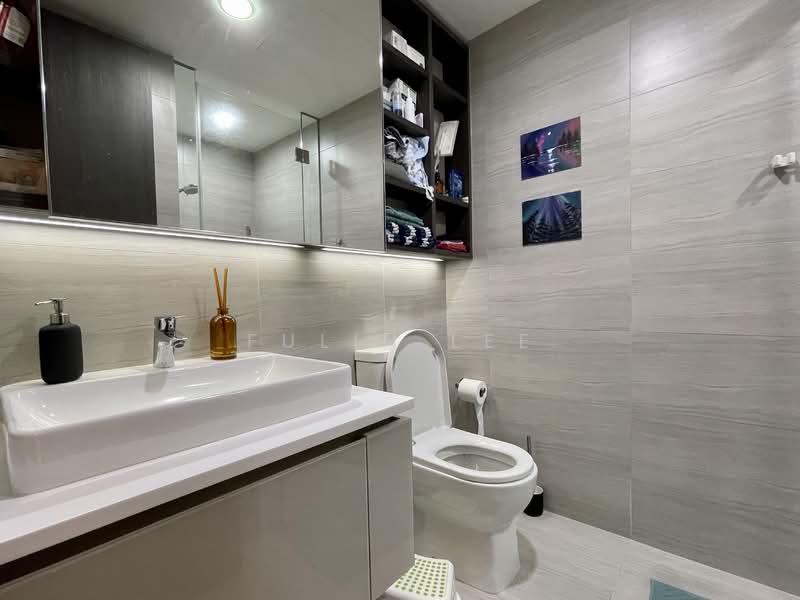 Lake Grande Condominium For Sale at S$ 1,490,000 | PropertyGuru Singapore - Bathroom