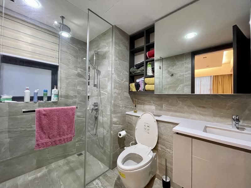 Lake Grande Condominium For Sale at S$ 1,490,000 | PropertyGuru Singapore - Bathroom