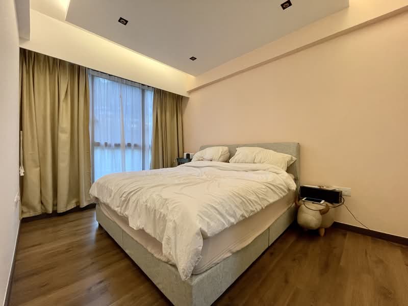 Lake Grande Condominium For Sale at S$ 1,490,000 | PropertyGuru Singapore - Master Bedroom