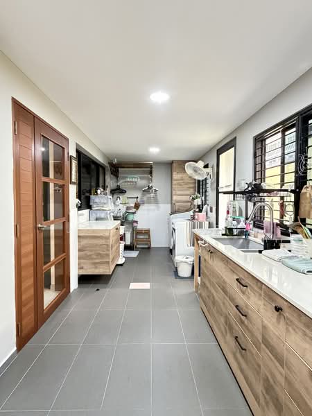 D16, Beautiful Renovated 3-Storey Terrace @ Bilal Lane | 7 Bedrooms | Move-In Ready | Near Future MR Terraced House For Sale at S$ 5,380,000 | PropertyGuru Singapore - Kitchen