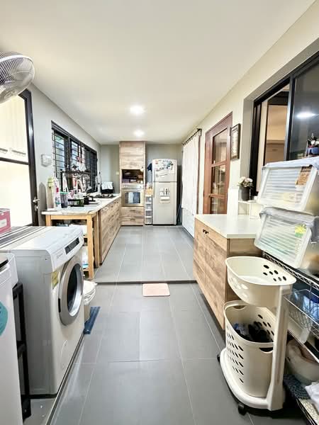 D16, Beautiful Renovated 3-Storey Terrace @ Bilal Lane | 7 Bedrooms | Move-In Ready | Near Future MR Terraced House For Sale at S$ 5,380,000 | PropertyGuru Singapore - Kitchen