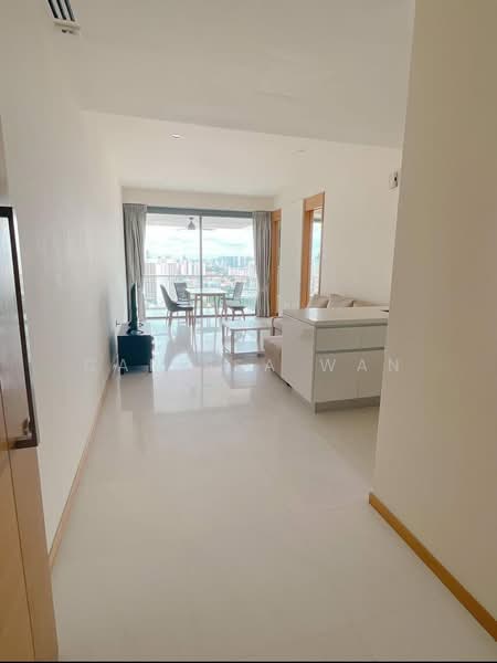 Concourse Skyline, 300 Beach Road, 1 Bedroom, 818 sqft, Condominium For Rent, by Carissa Wan, 500091383 - Living Room - PropertyGuru.com.sg