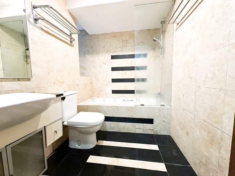 The Warren Apartment For Sale at S$ 1,280,000 | PropertyGuru Singapore - Bathroom