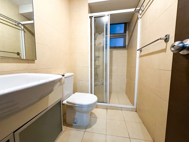 The Warren Apartment For Sale at S$ 1,280,000 | PropertyGuru Singapore - Bathroom