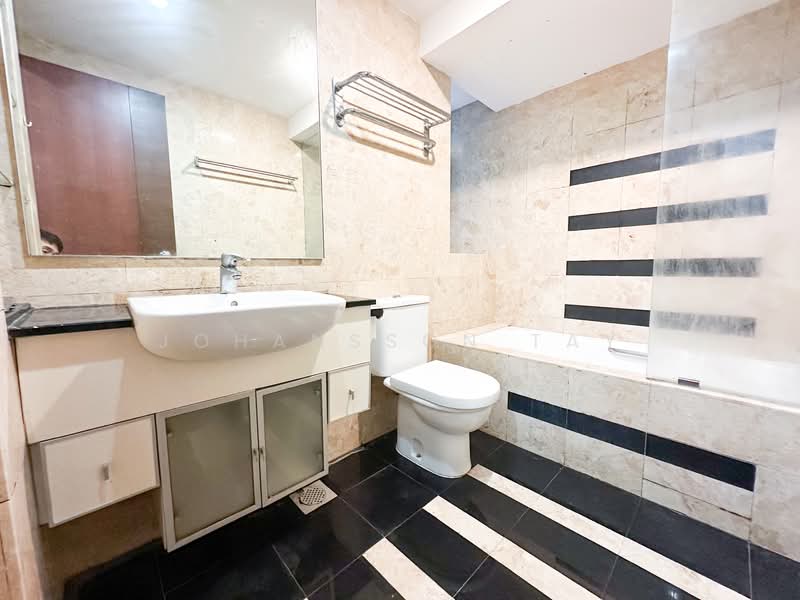 The Warren Apartment For Sale at S$ 1,280,000 | PropertyGuru Singapore - Bathroom