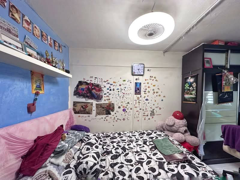 413 Ang Mo Kio Avenue 10 HDB Flat For Sale at S$ 550,000 | PropertyGuru Singapore - Bedroom