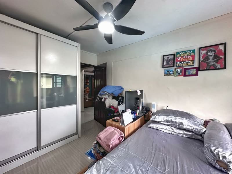 413 Ang Mo Kio Avenue 10 HDB Flat For Sale at S$ 550,000 | PropertyGuru Singapore - Bedroom