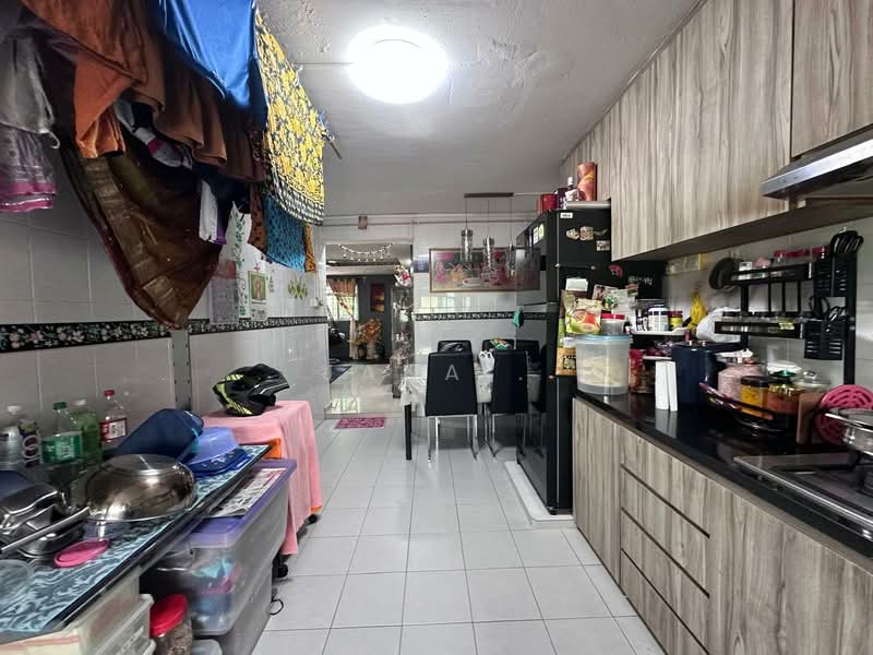 413 Ang Mo Kio Avenue 10 HDB Flat For Sale at S$ 550,000 | PropertyGuru Singapore - Kitchen
