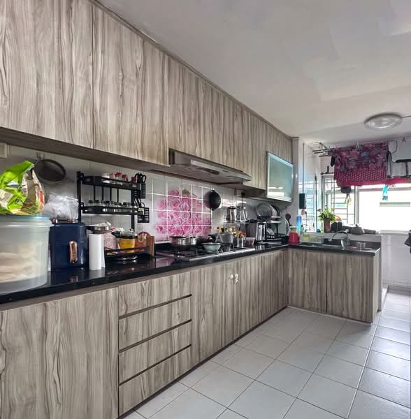 413 Ang Mo Kio Avenue 10 HDB Flat For Sale at S$ 550,000 | PropertyGuru Singapore - Kitchen