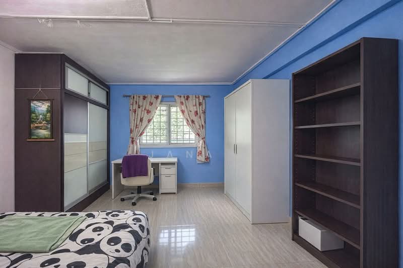413 Ang Mo Kio Avenue 10 HDB Flat For Sale at S$ 550,000 | PropertyGuru Singapore - Bedroom