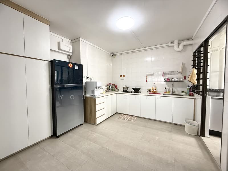 572 Hougang Street 51 HDB Flat For Sale at S$ 660,000 | PropertyGuru Singapore - Kitchen