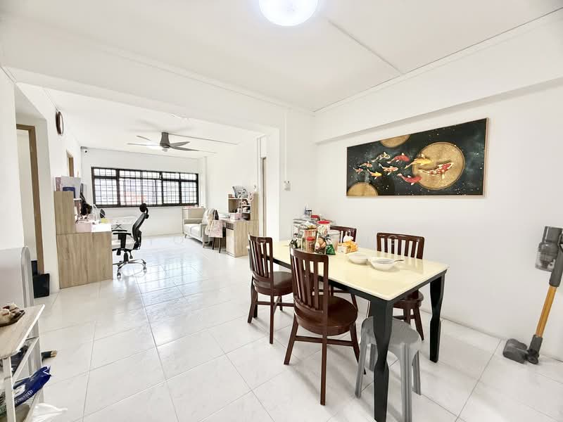 572 Hougang Street 51 HDB Flat For Sale at S$ 660,000 | PropertyGuru Singapore - Living Room