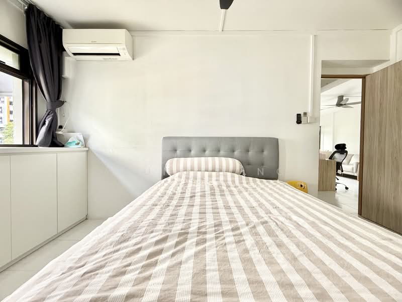 572 Hougang Street 51 HDB Flat For Sale at S$ 660,000 | PropertyGuru Singapore - Bedroom