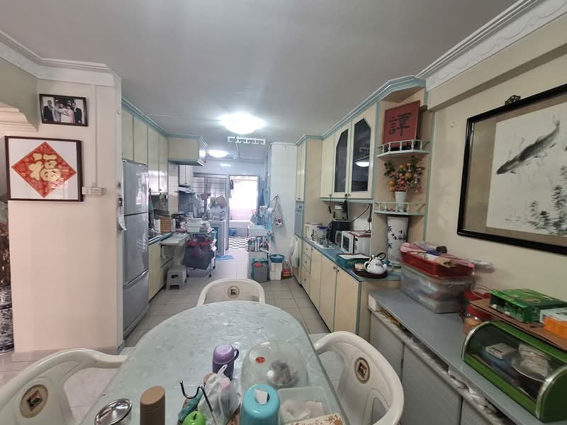 427 Hougang Avenue 6 HDB Flat For Sale at S$ 1,000,000 | PropertyGuru Singapore - Kitchen