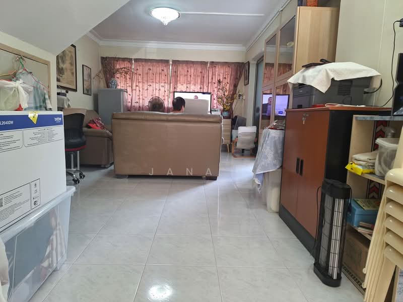 427 Hougang Avenue 6 HDB Flat For Sale at S$ 1,000,000 | PropertyGuru Singapore - Living Room