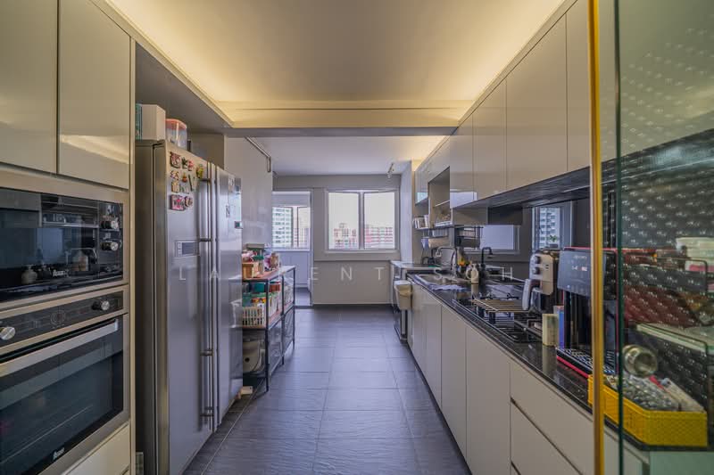 85C Lorong 4 Toa Payoh HDB Flat For Sale at S$ 478,888 | PropertyGuru Singapore - Kitchen